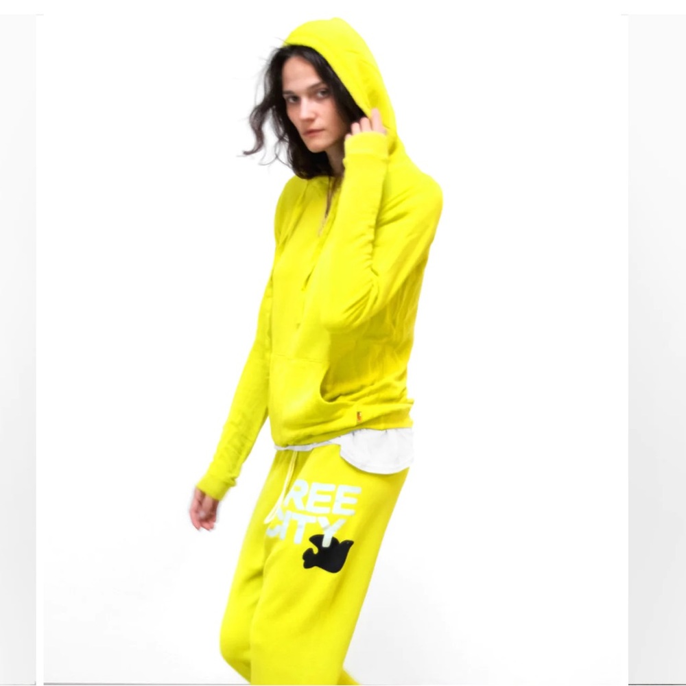 Free City SUPERFLUFF LUX Pullover Hoodie Glowlight Yellow - Picture 1 of 7